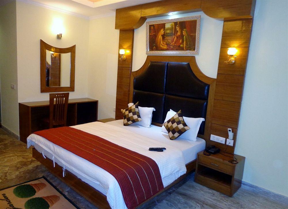 Hotel Castle Blue New Delhi Near Igi Airport Εξωτερικό φωτογραφία