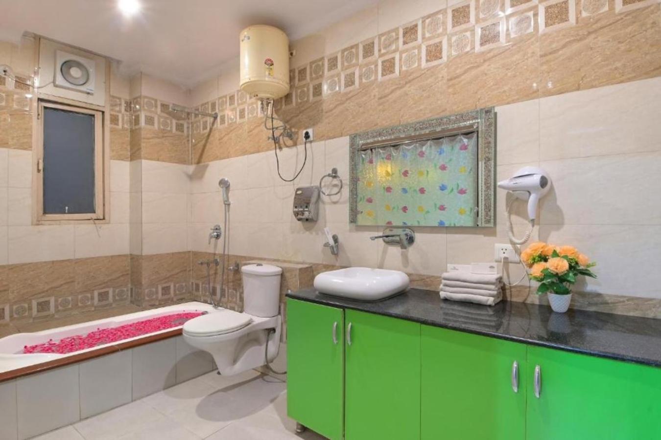 Hotel Castle Blue New Delhi Near Igi Airport Εξωτερικό φωτογραφία