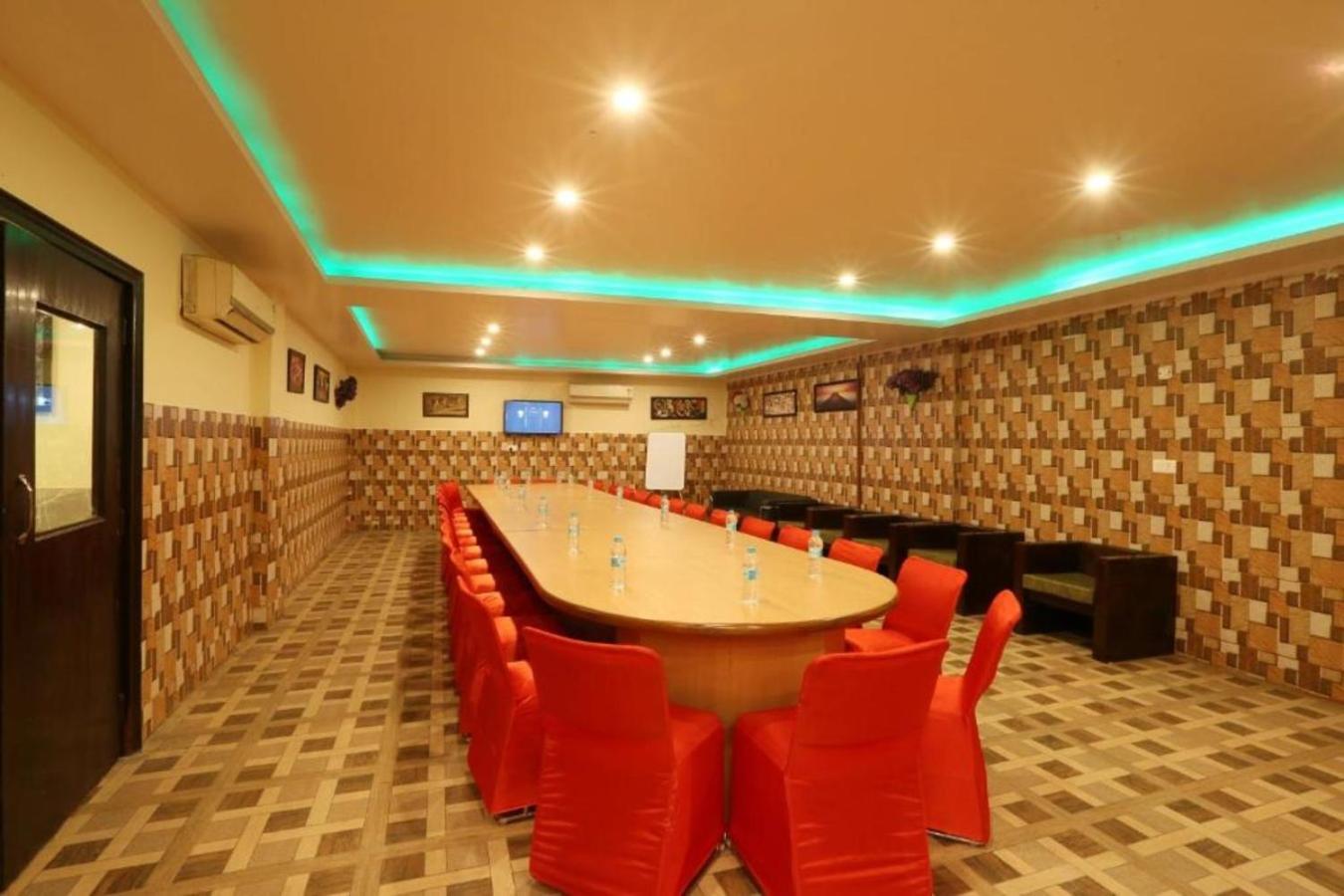 Hotel Castle Blue New Delhi Near Igi Airport Εξωτερικό φωτογραφία