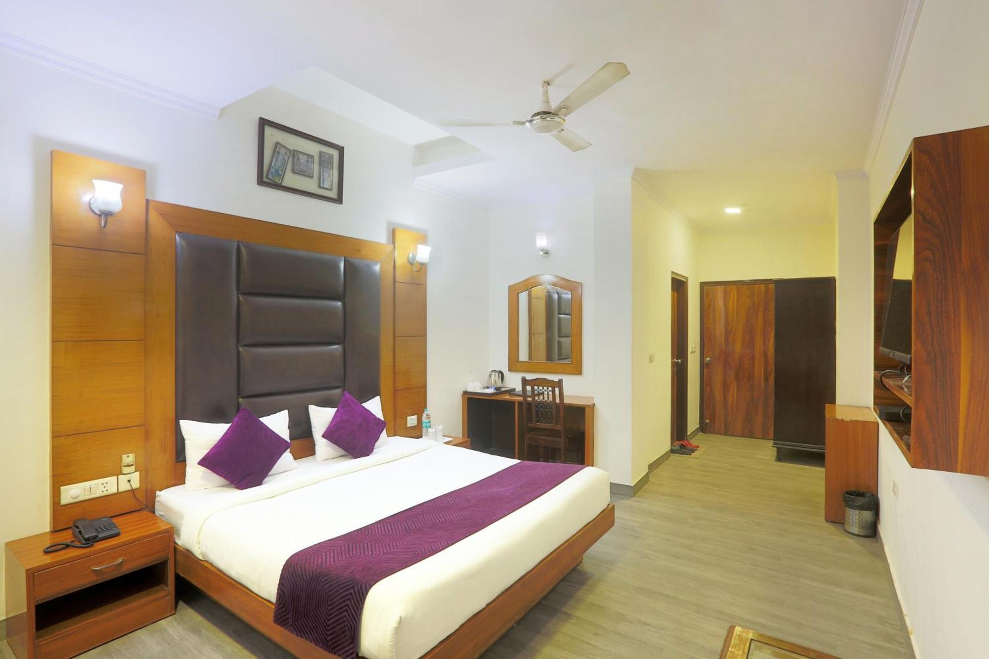 Hotel Castle Blue New Delhi Near Igi Airport Εξωτερικό φωτογραφία