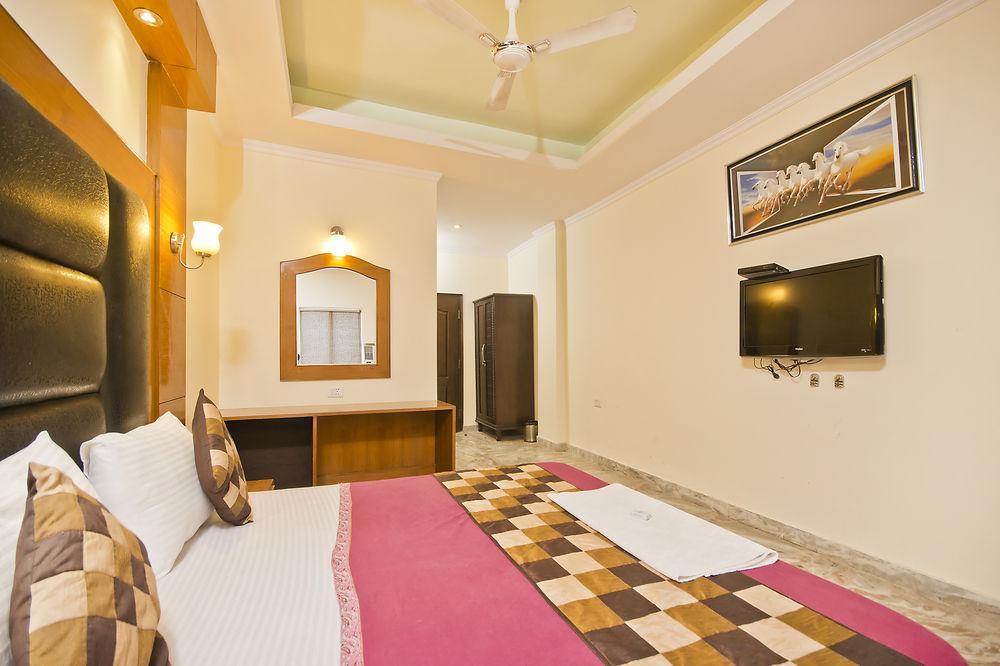 Hotel Castle Blue New Delhi Near Igi Airport Εξωτερικό φωτογραφία