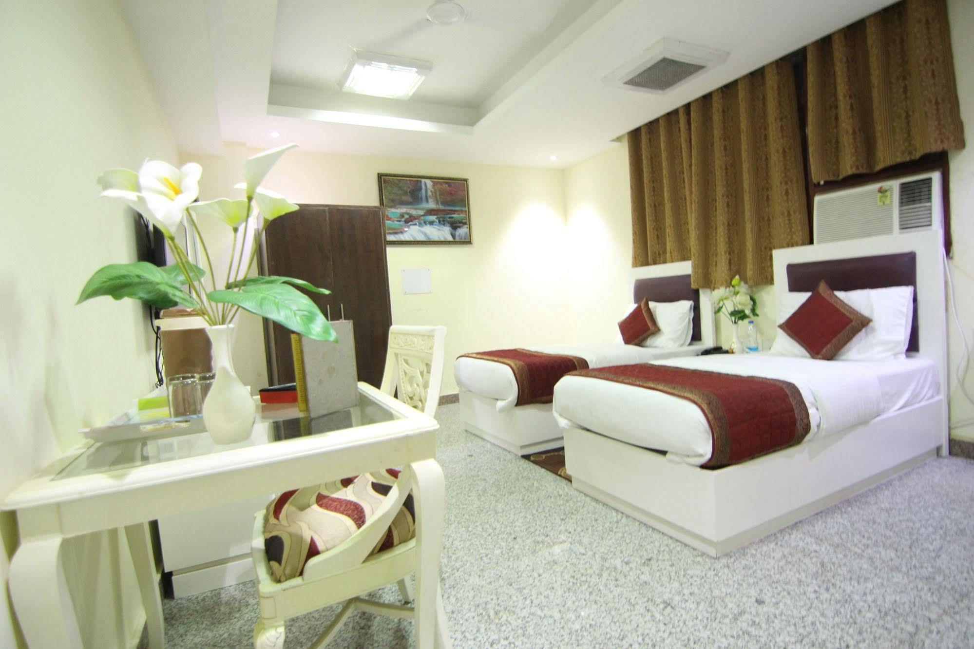 Hotel Castle Blue New Delhi Near Igi Airport Εξωτερικό φωτογραφία